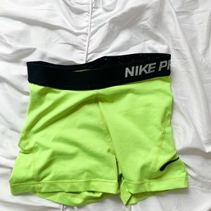 Nike Pros 💚